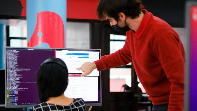 Mejores trabajos tech 2025 en Chile: sueldos, requerimientos y proyecciones